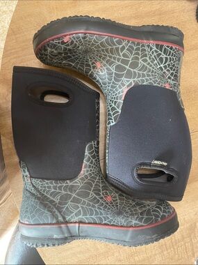 Bogs Child's Black Spider Web Print Boots. Good Condition. Size 6.
